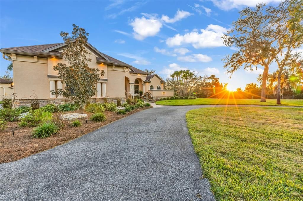 For Sale: $1,050,000 (3 beds, 2 baths, 3585 Square Feet)