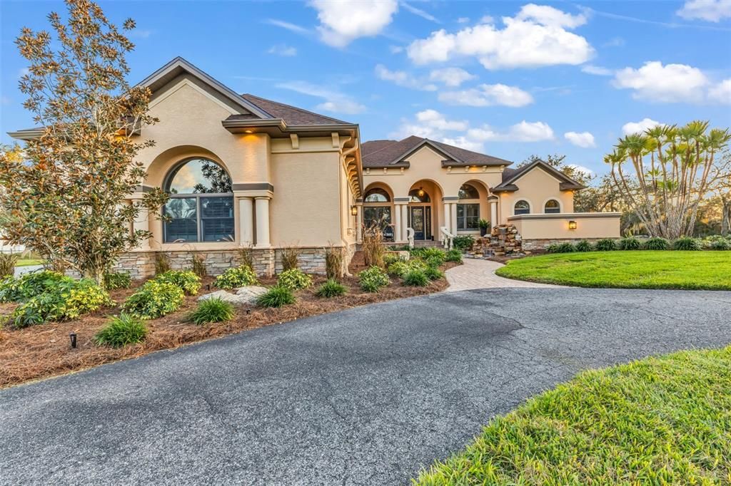 For Sale: $1,050,000 (3 beds, 2 baths, 3585 Square Feet)