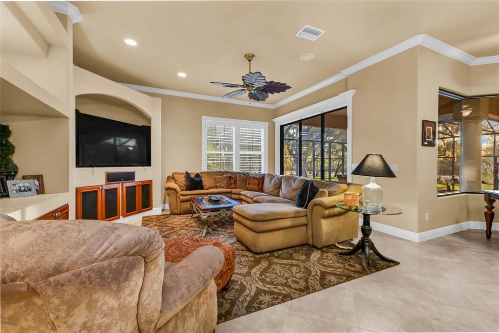 For Sale: $1,050,000 (3 beds, 2 baths, 3585 Square Feet)