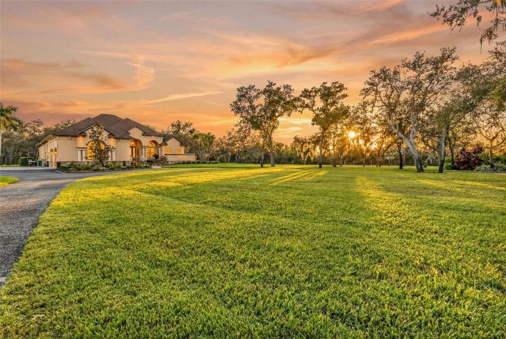 For Sale: $1,050,000 (3 beds, 2 baths, 3585 Square Feet)