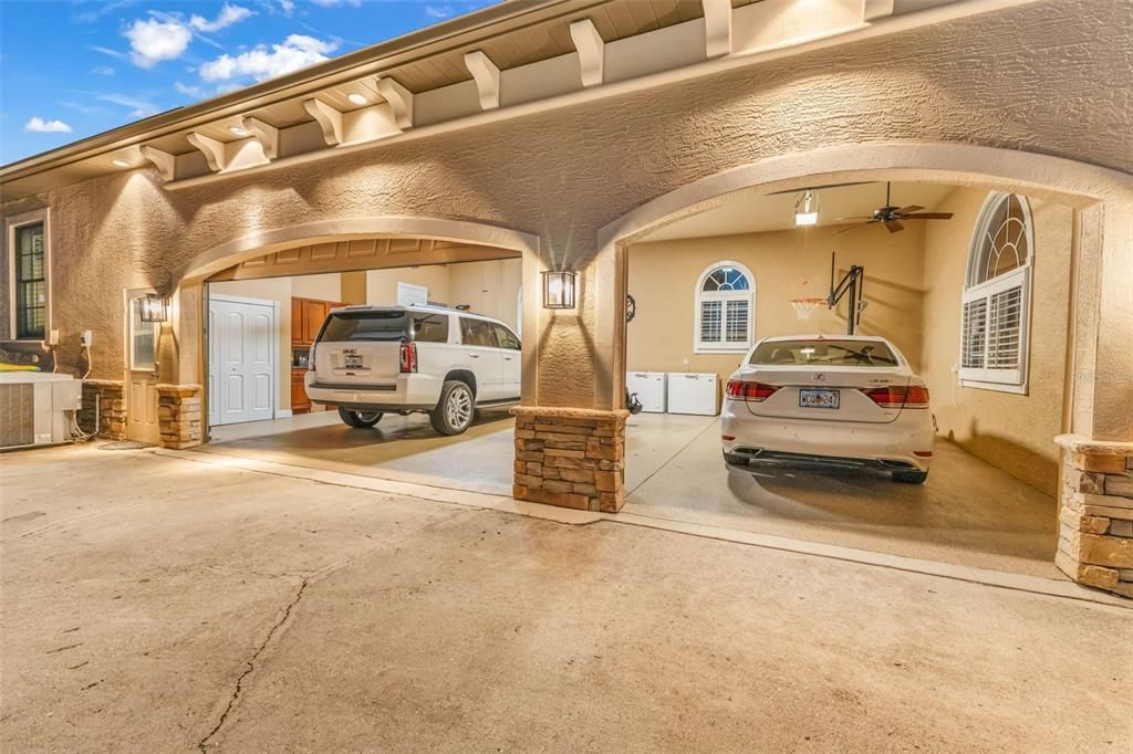 For Sale: $1,050,000 (3 beds, 2 baths, 3585 Square Feet)