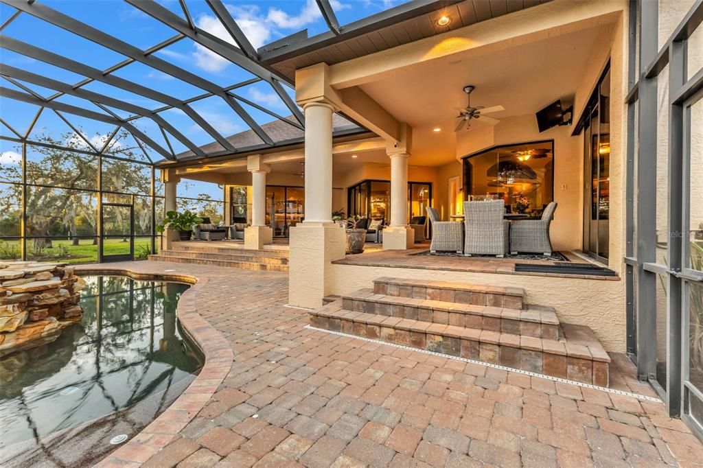 For Sale: $1,050,000 (3 beds, 2 baths, 3585 Square Feet)