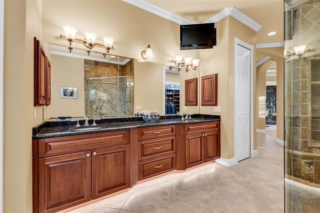 For Sale: $1,050,000 (3 beds, 2 baths, 3585 Square Feet)