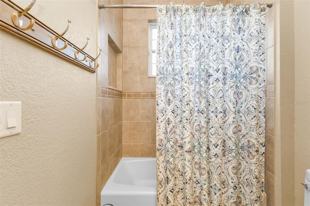 For Sale: $1,050,000 (3 beds, 2 baths, 3585 Square Feet)