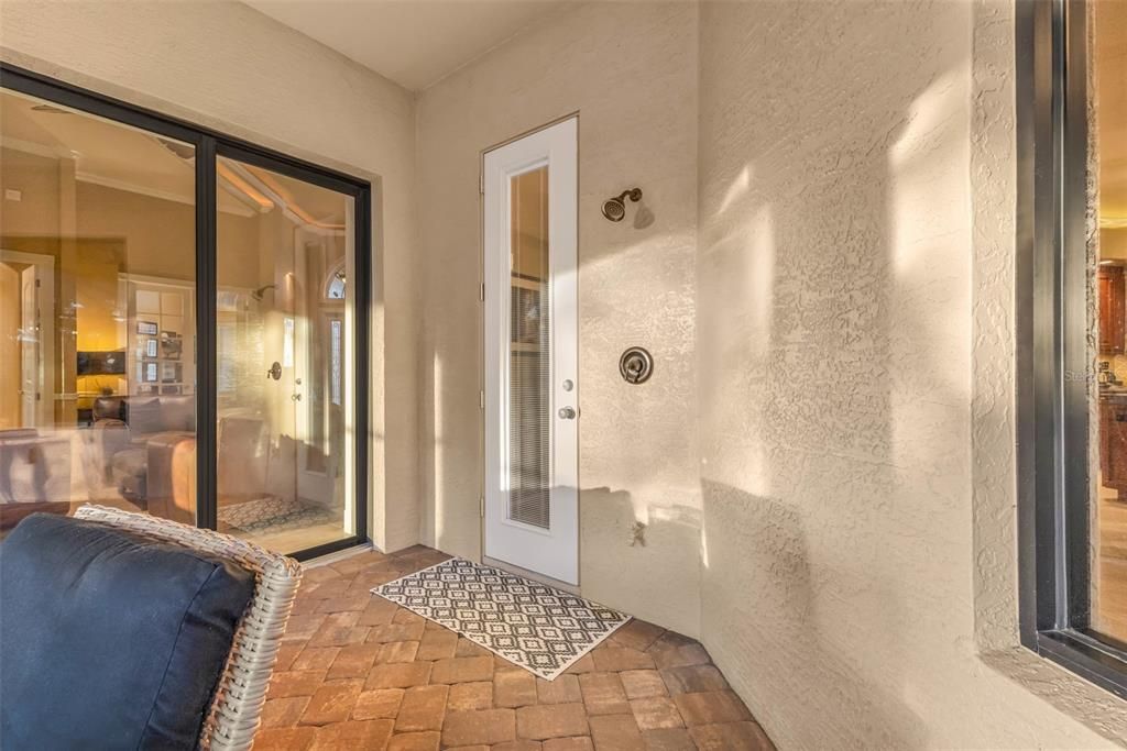 For Sale: $1,050,000 (3 beds, 2 baths, 3585 Square Feet)