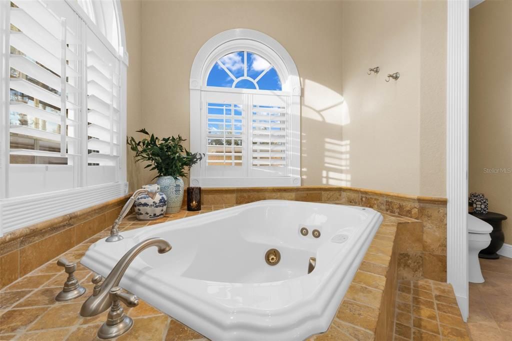 For Sale: $1,050,000 (3 beds, 2 baths, 3585 Square Feet)