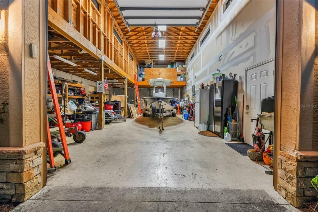 For Sale: $1,050,000 (3 beds, 2 baths, 3585 Square Feet)