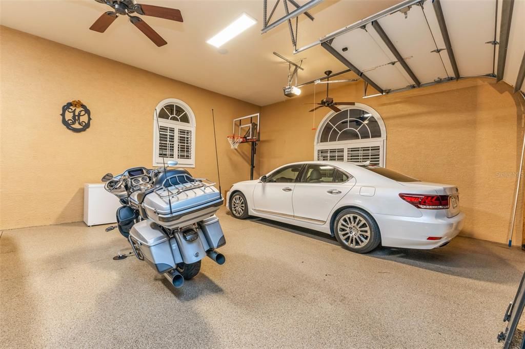 For Sale: $1,050,000 (3 beds, 2 baths, 3585 Square Feet)