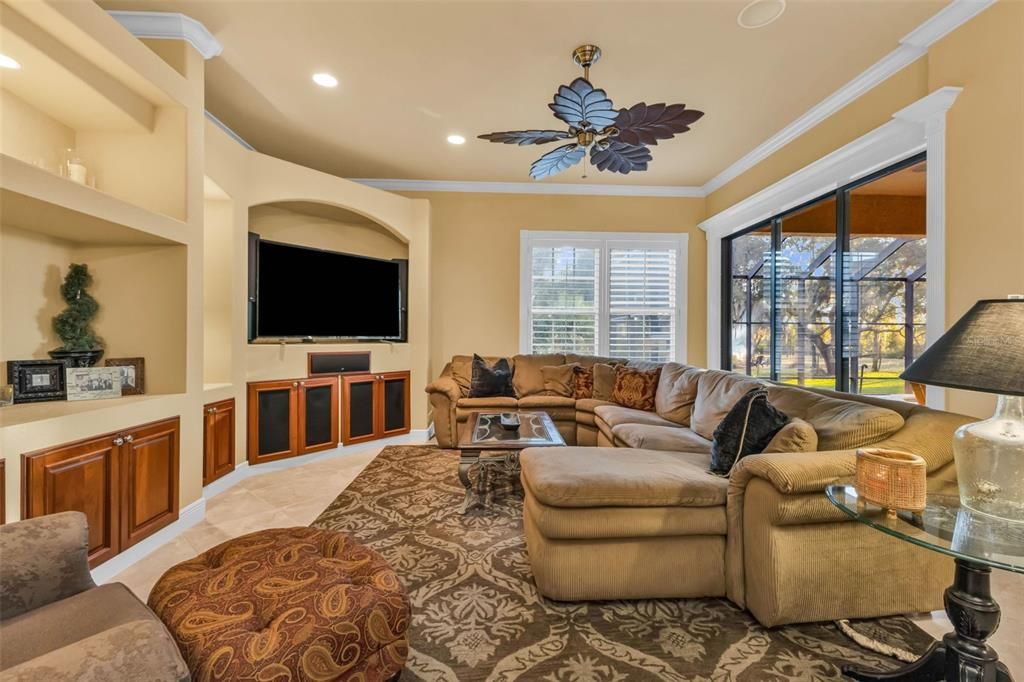 For Sale: $1,050,000 (3 beds, 2 baths, 3585 Square Feet)