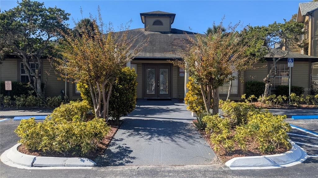 For Sale: $130,000 (2 beds, 2 baths, 864 Square Feet)