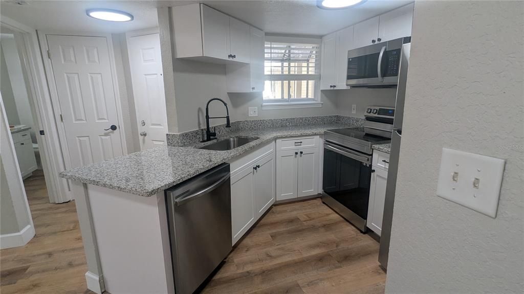 For Sale: $130,000 (2 beds, 2 baths, 864 Square Feet)