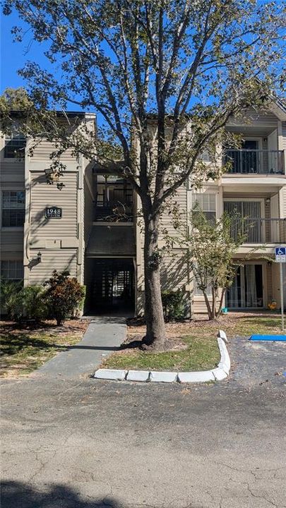 For Sale: $130,000 (2 beds, 2 baths, 864 Square Feet)