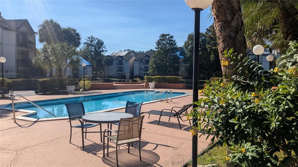 For Sale: $130,000 (2 beds, 2 baths, 864 Square Feet)