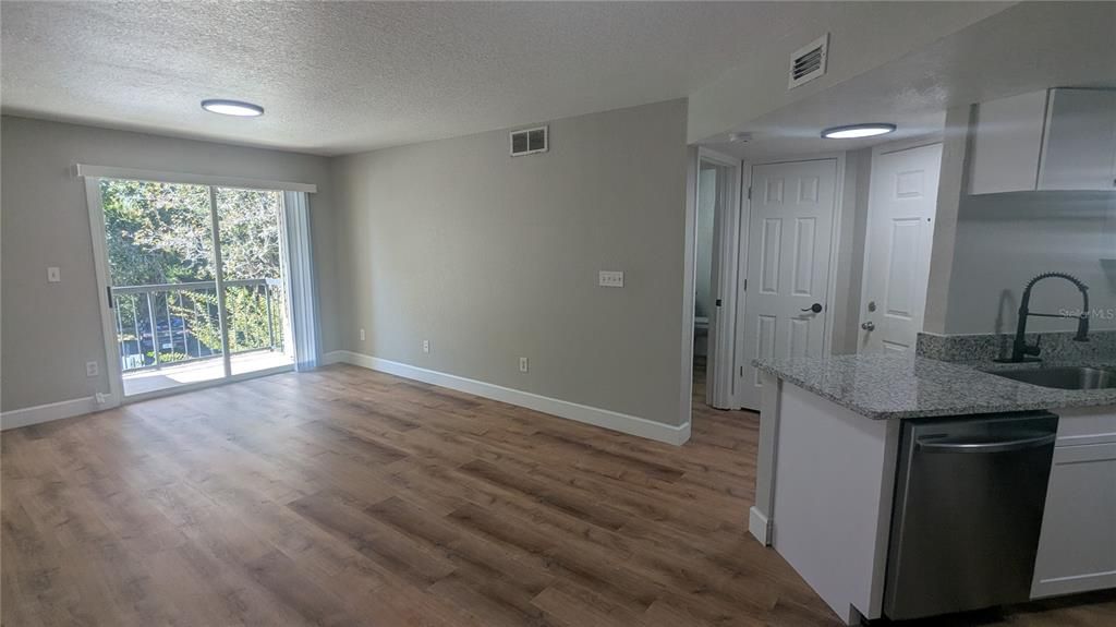 For Sale: $130,000 (2 beds, 2 baths, 864 Square Feet)