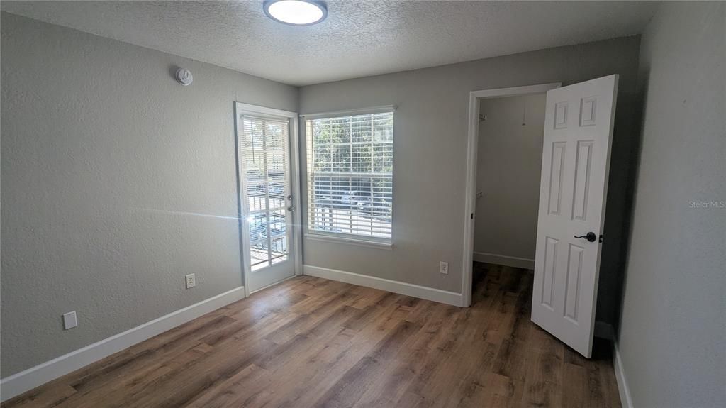 For Sale: $130,000 (2 beds, 2 baths, 864 Square Feet)