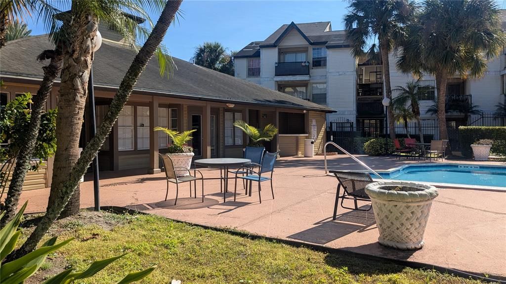 For Sale: $130,000 (2 beds, 2 baths, 864 Square Feet)