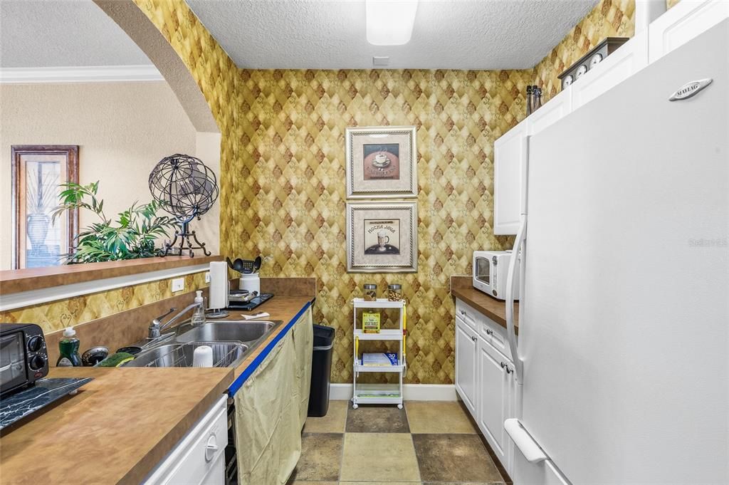 待售: $180,000 (1 贝兹, 1 浴室, 660 平方英尺)