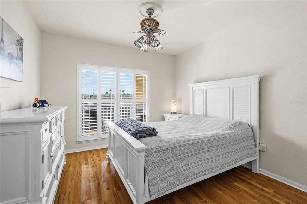 待售: $180,000 (1 贝兹, 1 浴室, 660 平方英尺)