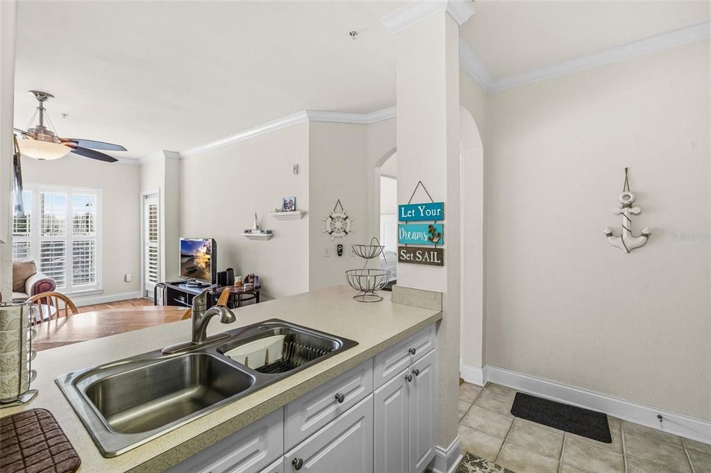 待售: $180,000 (1 贝兹, 1 浴室, 660 平方英尺)