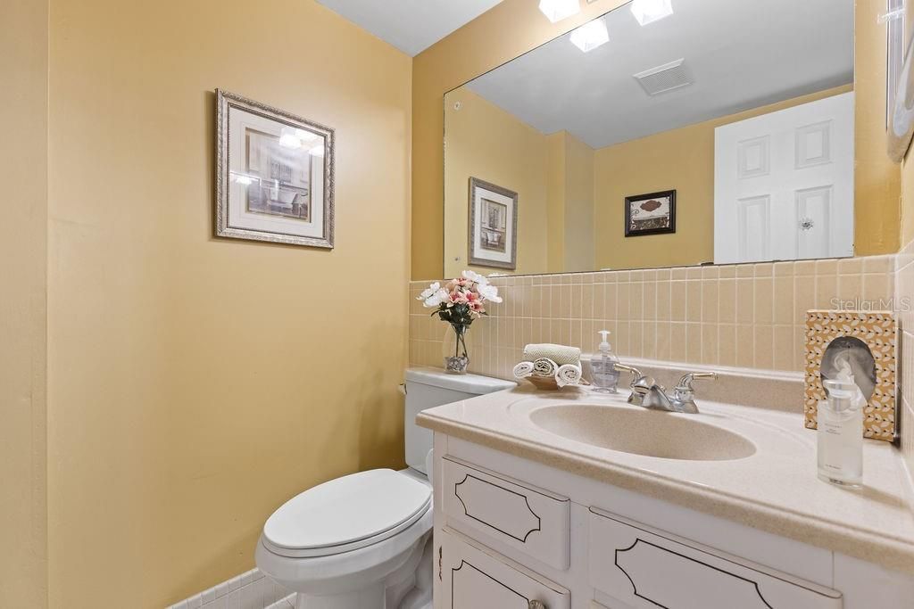 For Sale: $219,000 (1 beds, 1 baths, 830 Square Feet)