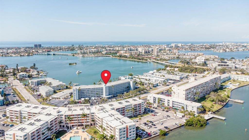 For Sale: $219,000 (1 beds, 1 baths, 830 Square Feet)