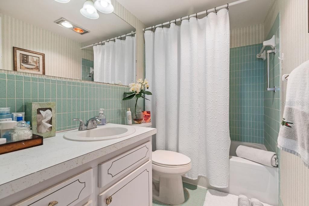 For Sale: $219,000 (1 beds, 1 baths, 830 Square Feet)