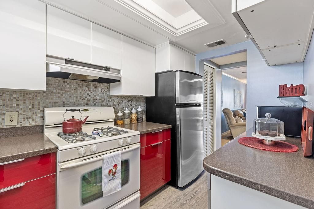 For Sale: $219,000 (1 beds, 1 baths, 830 Square Feet)