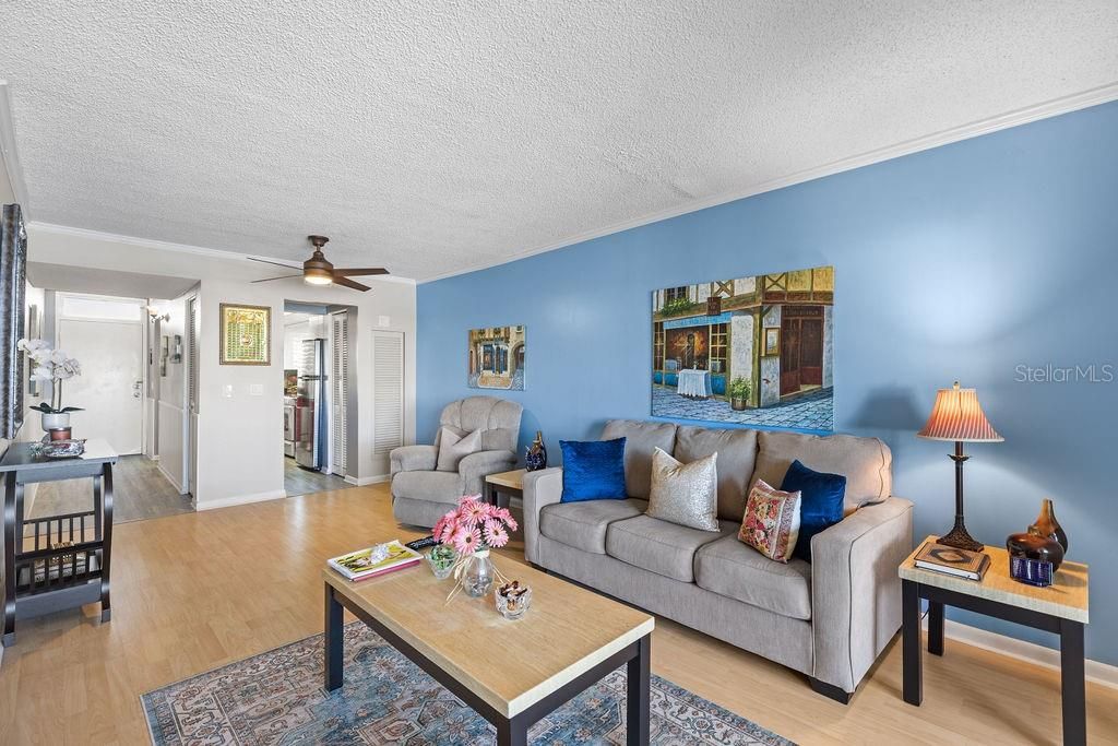 For Sale: $219,000 (1 beds, 1 baths, 830 Square Feet)