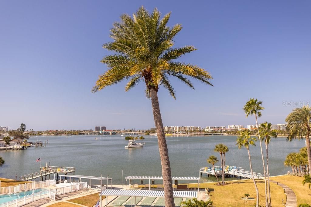 For Sale: $219,000 (1 beds, 1 baths, 830 Square Feet)