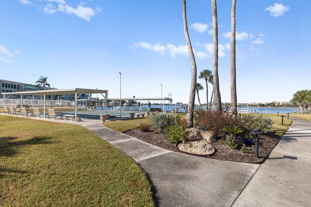 For Sale: $219,000 (1 beds, 1 baths, 830 Square Feet)