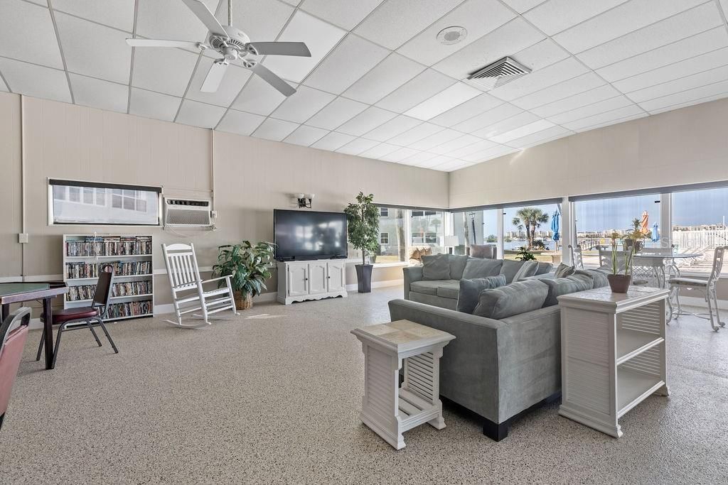 For Sale: $219,000 (1 beds, 1 baths, 830 Square Feet)