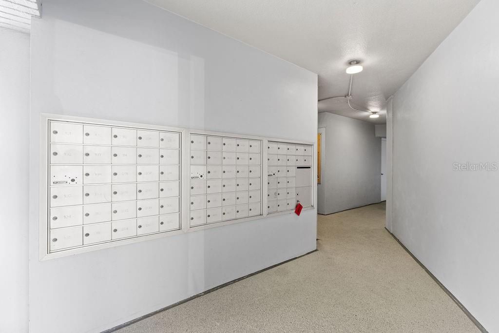 For Sale: $219,000 (1 beds, 1 baths, 830 Square Feet)