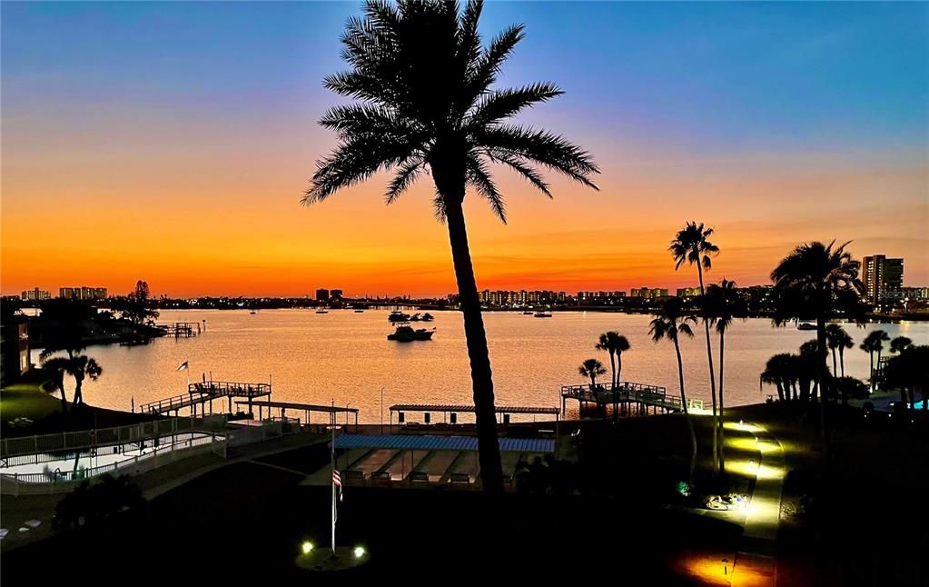 For Sale: $219,000 (1 beds, 1 baths, 830 Square Feet)