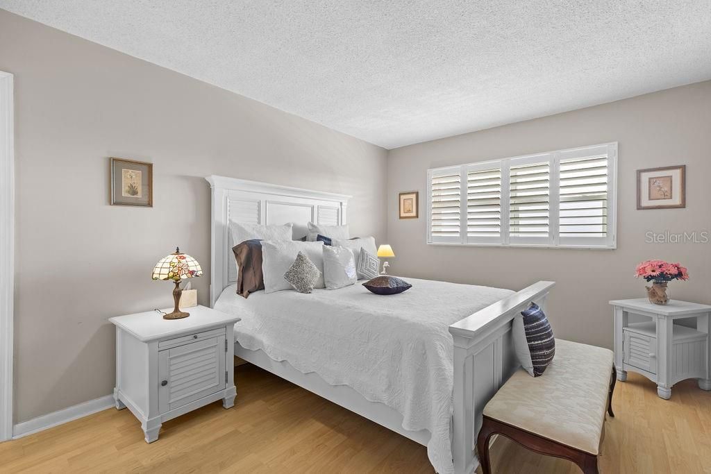 For Sale: $219,000 (1 beds, 1 baths, 830 Square Feet)