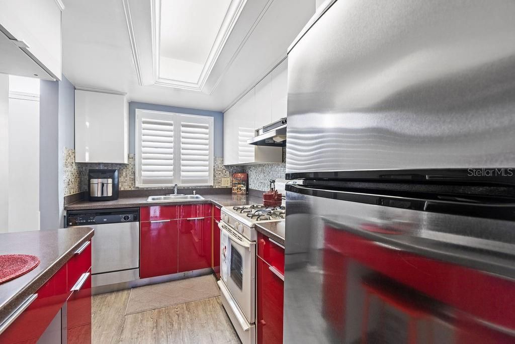 For Sale: $219,000 (1 beds, 1 baths, 830 Square Feet)