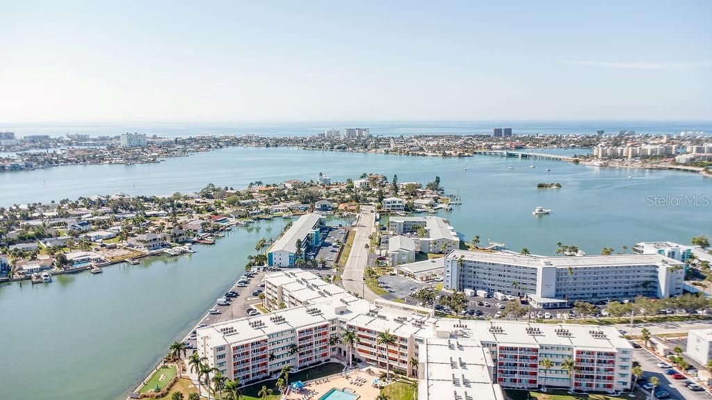 For Sale: $219,000 (1 beds, 1 baths, 830 Square Feet)