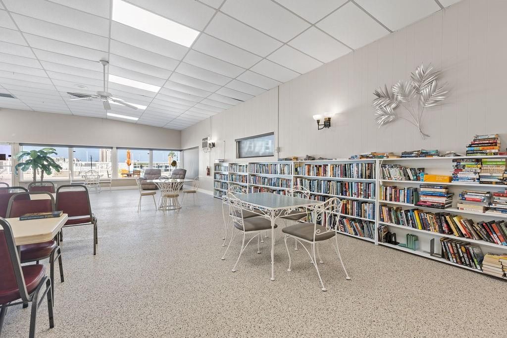 For Sale: $219,000 (1 beds, 1 baths, 830 Square Feet)