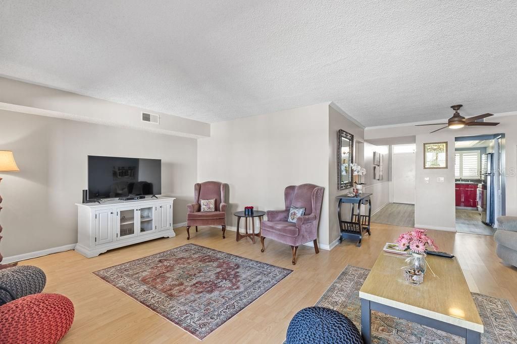 For Sale: $219,000 (1 beds, 1 baths, 830 Square Feet)