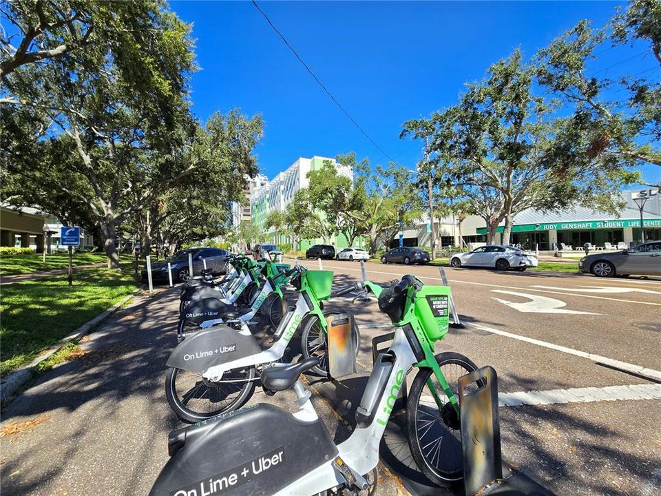 合同活跃: $545,000 (3 贝兹, 2 浴室, 2053 平方英尺)