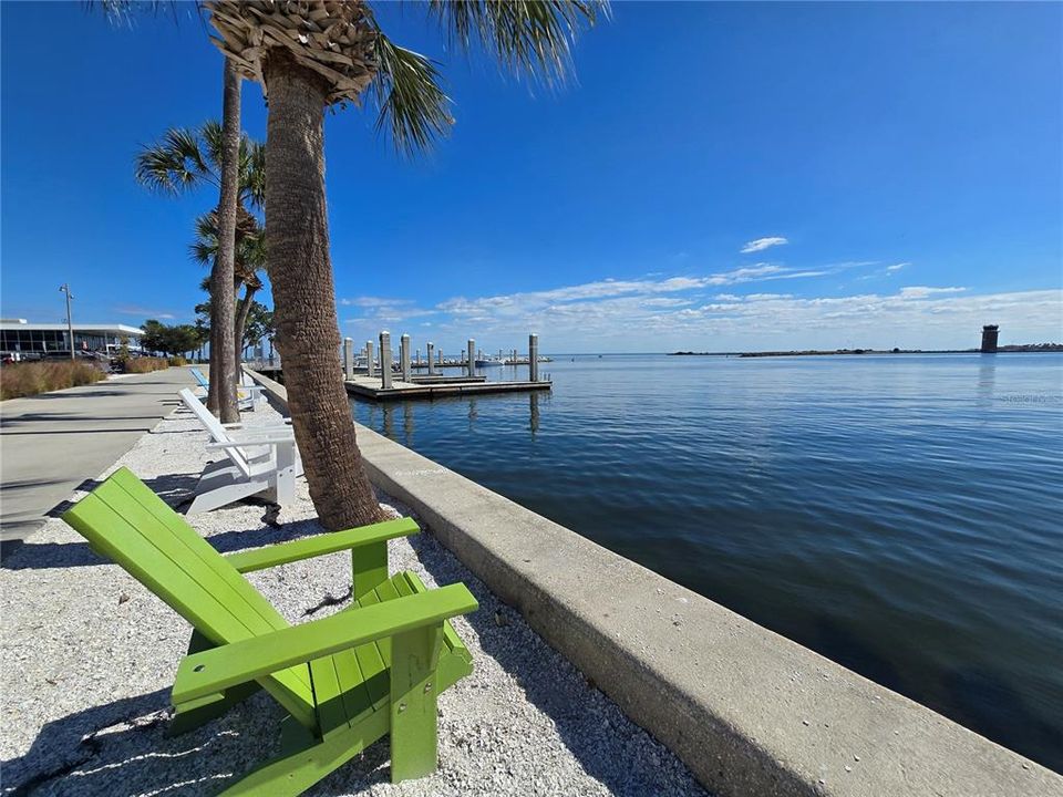 合同活跃: $545,000 (3 贝兹, 2 浴室, 2053 平方英尺)