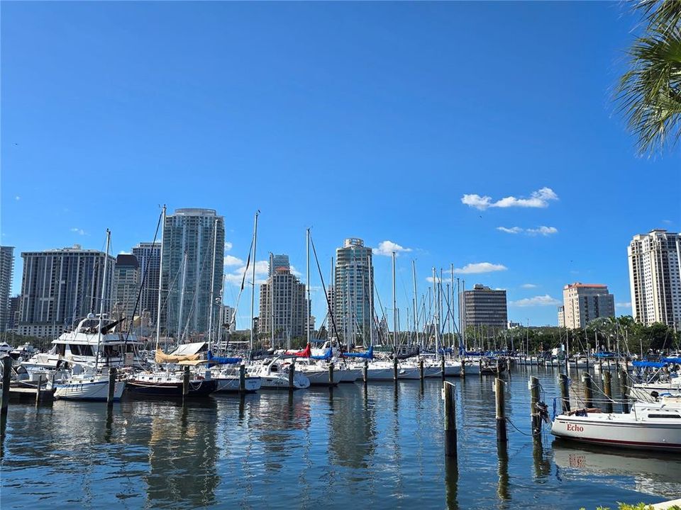 合同活跃: $545,000 (3 贝兹, 2 浴室, 2053 平方英尺)