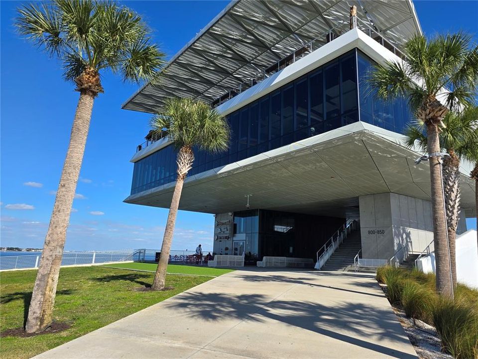 合同活跃: $545,000 (3 贝兹, 2 浴室, 2053 平方英尺)