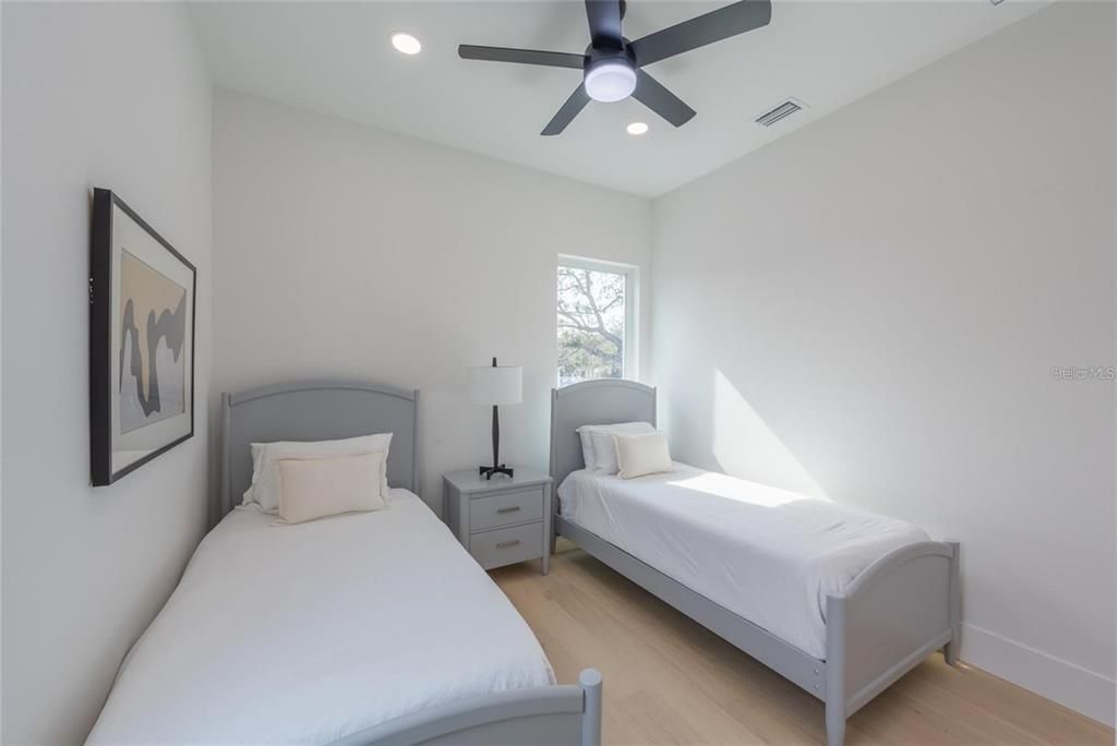 На продажу: $1,775,000 (6 спален, 4 ванн, 2743 Квадратных фут)