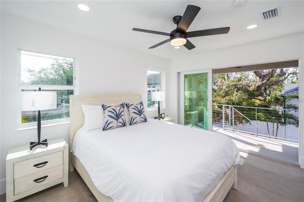 На продажу: $1,775,000 (6 спален, 4 ванн, 2743 Квадратных фут)