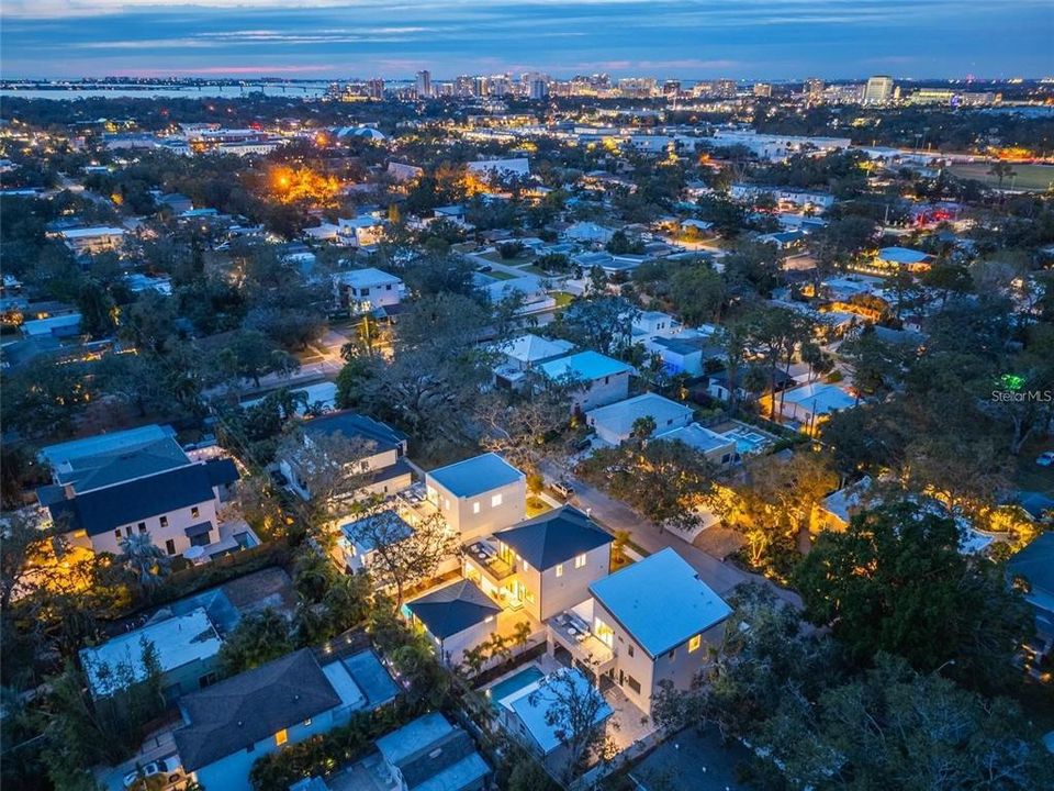 На продажу: $1,775,000 (6 спален, 4 ванн, 2743 Квадратных фут)