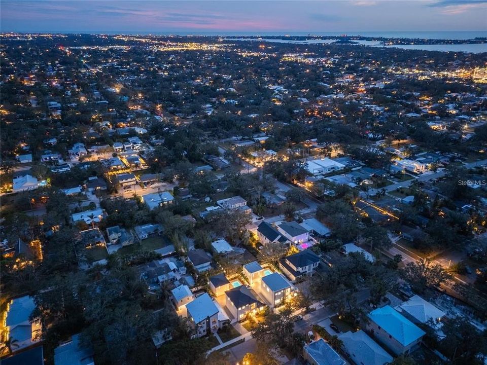 На продажу: $1,775,000 (6 спален, 4 ванн, 2743 Квадратных фут)