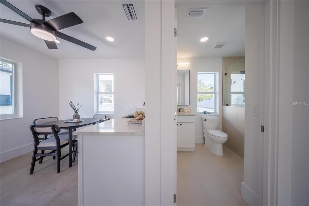 На продажу: $1,775,000 (6 спален, 4 ванн, 2743 Квадратных фут)