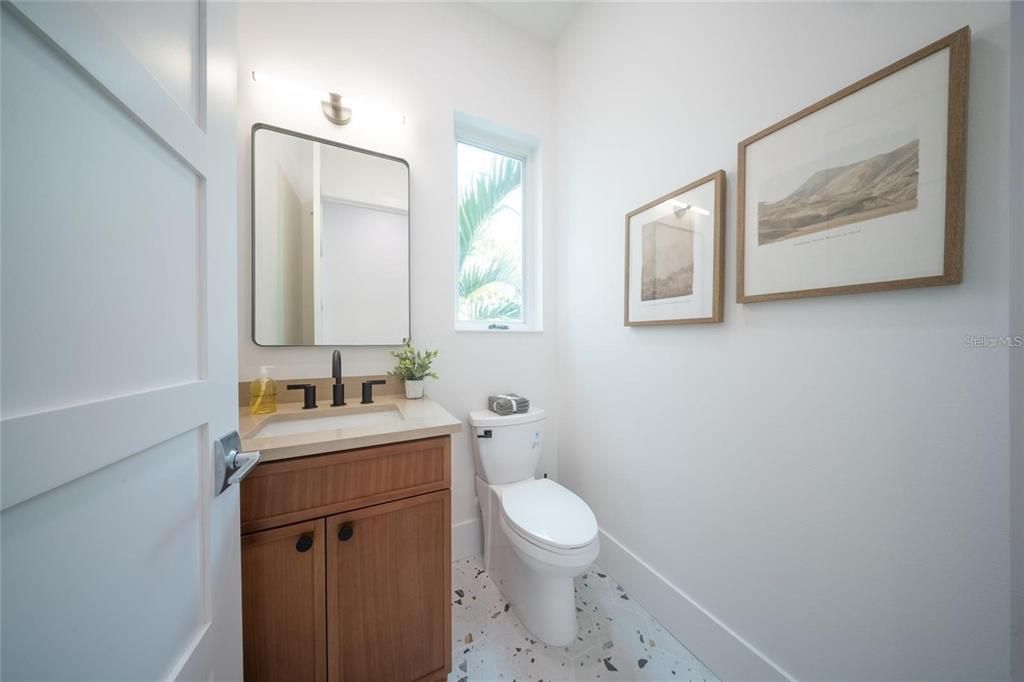 На продажу: $1,775,000 (6 спален, 4 ванн, 2743 Квадратных фут)