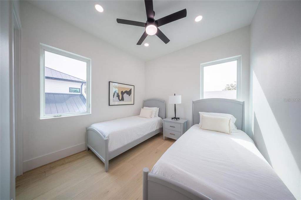 На продажу: $1,775,000 (6 спален, 4 ванн, 2743 Квадратных фут)