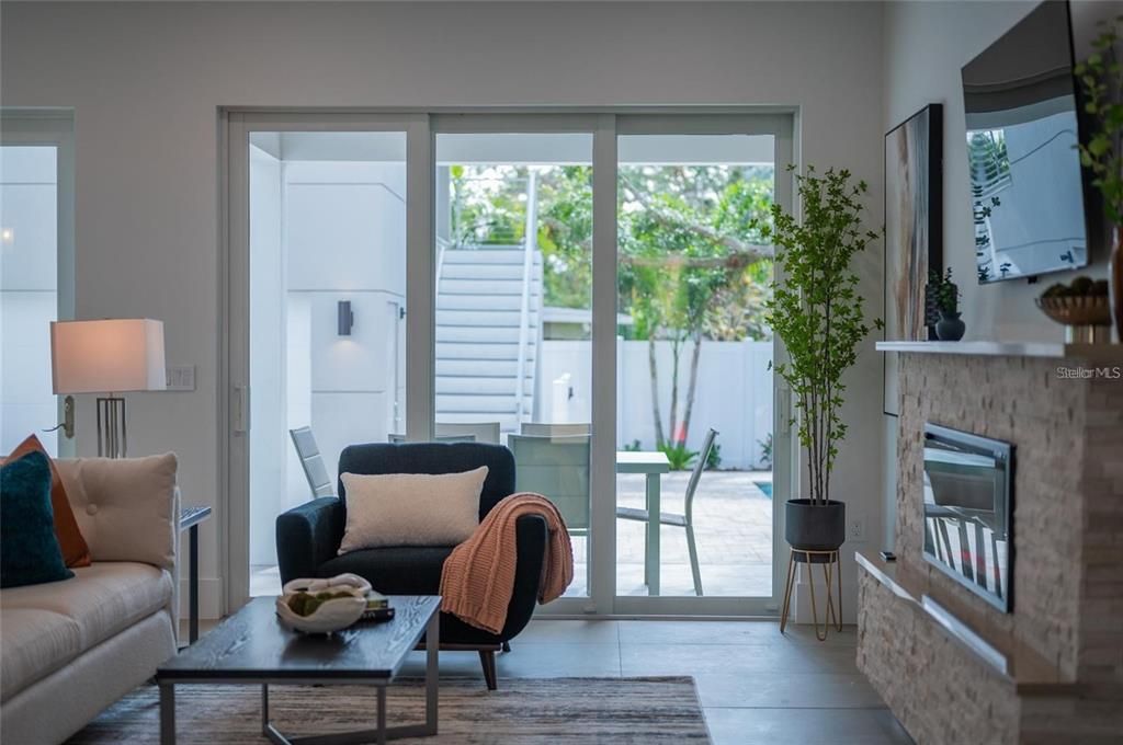 На продажу: $1,775,000 (6 спален, 4 ванн, 2743 Квадратных фут)